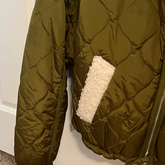 Blank NYC Olive Green Quilted Puffer Jacket with White Accents Women Small (S) - Picture 3 of 15